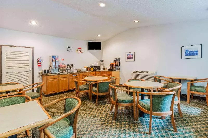 汽车旅馆 Super 8 By Wyndham Stroudsburg