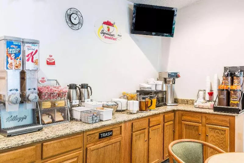 汽车旅馆 Super 8 By Wyndham Stroudsburg