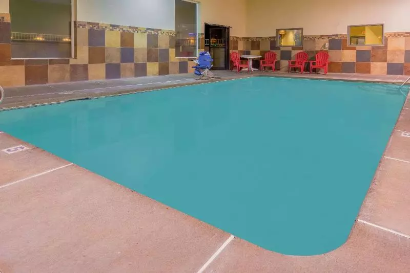 מוטל Super 8 By Wyndham Woodburn