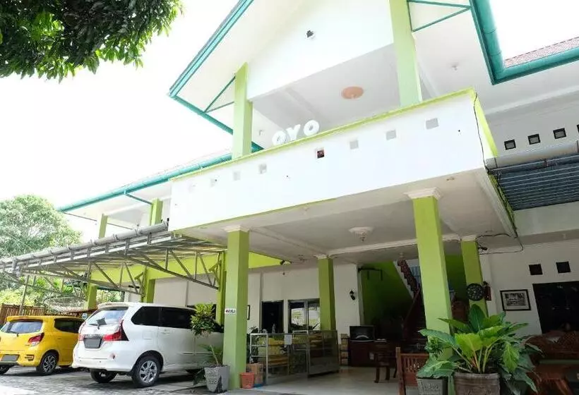 Retkeilymaja Esbe Hotel Syariah By Oyo Rooms
