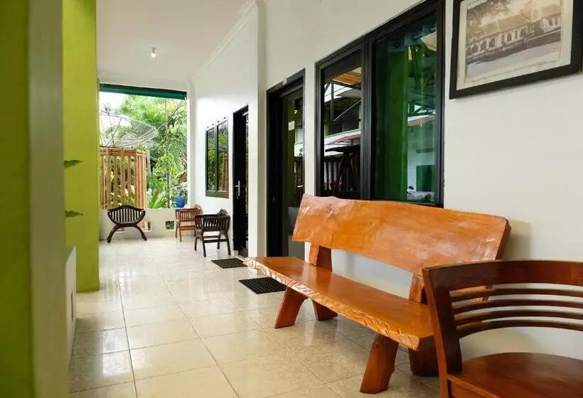 Retkeilymaja Esbe Hotel Syariah By Oyo Rooms