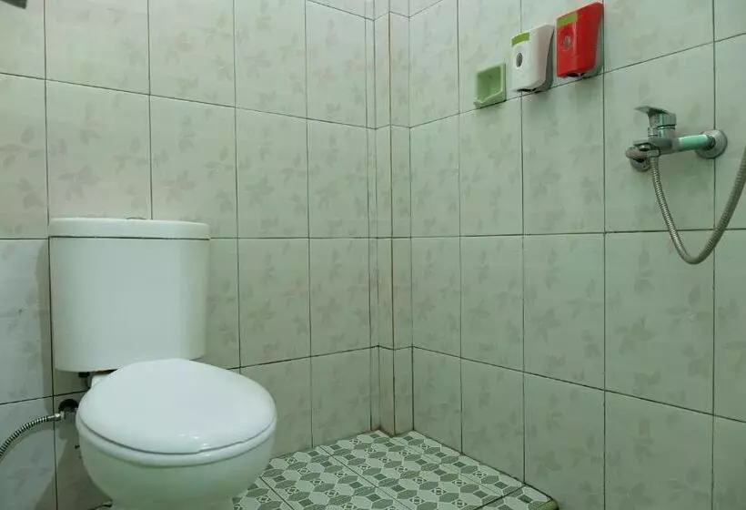 Retkeilymaja Esbe Hotel Syariah By Oyo Rooms