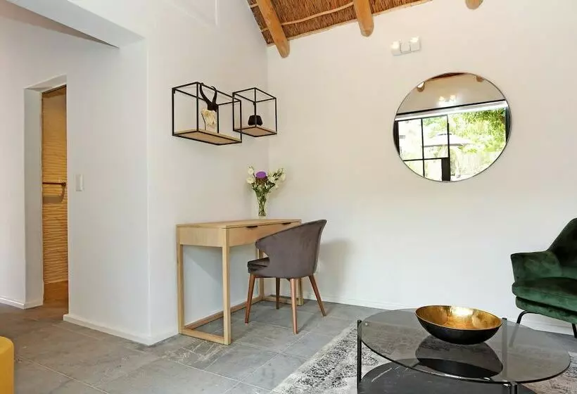 Hotelli Garden Retreat Guest House