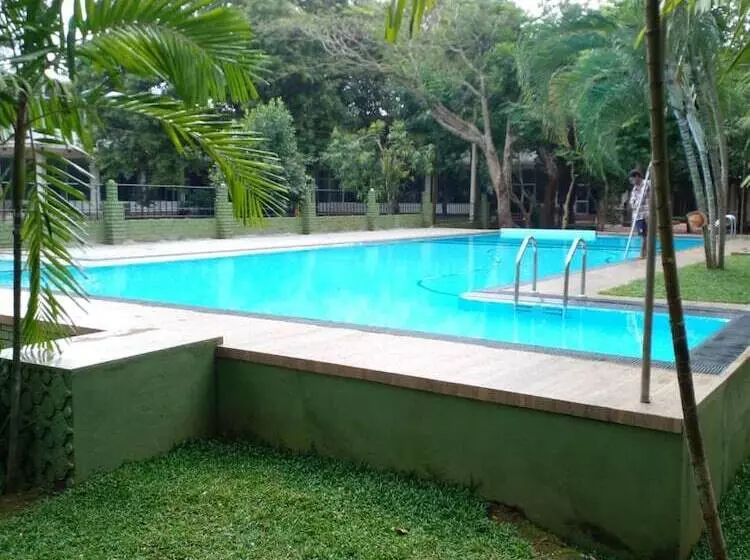 Hotelli Lavendish Country Resort