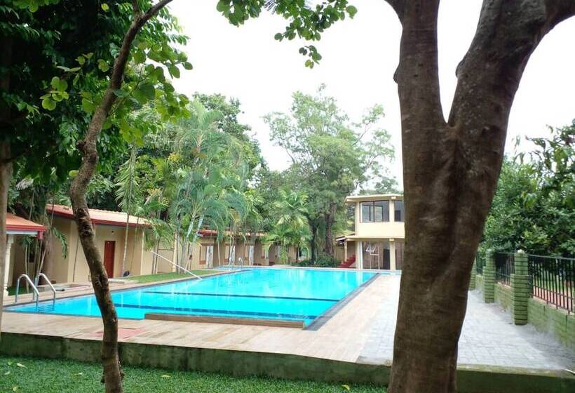 فندق Lavendish Country Resort