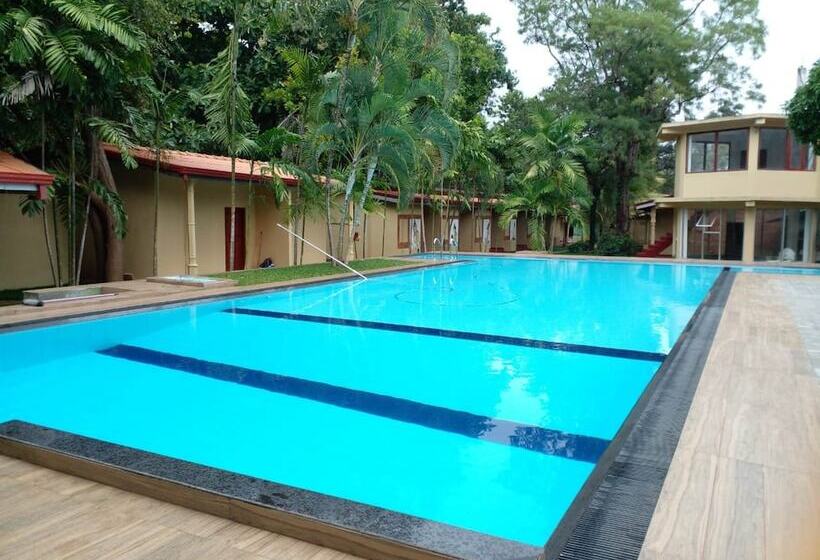 فندق Lavendish Country Resort