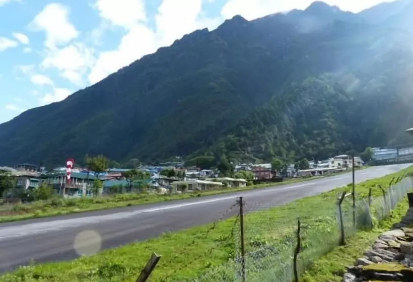 هتل Lukla Airport Resort, Lukla
