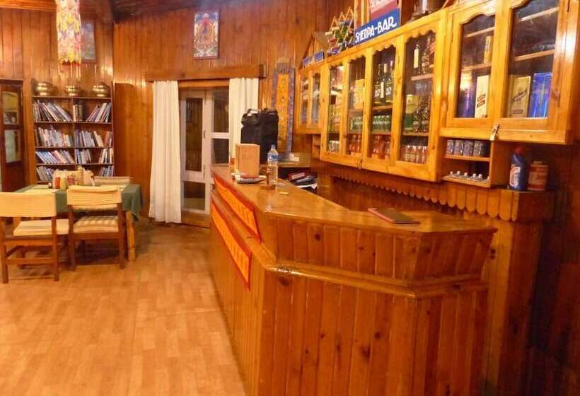 בית מלון כפרי Lukla Airport Resort, Lukla