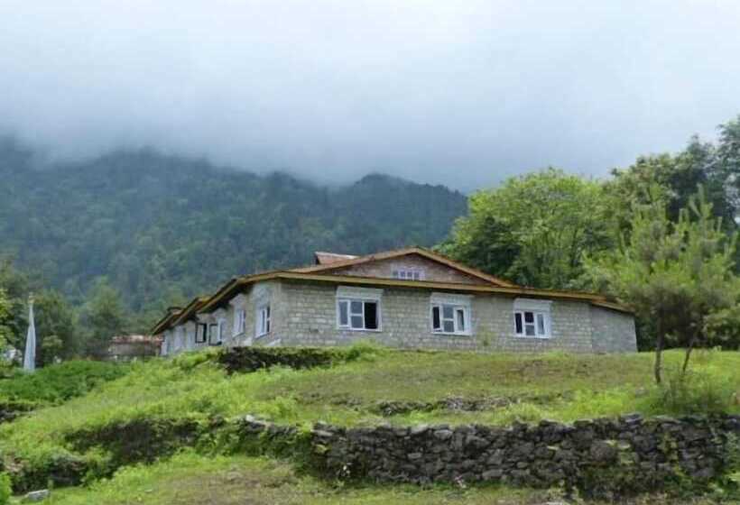 בית מלון כפרי Lukla Airport Resort, Lukla