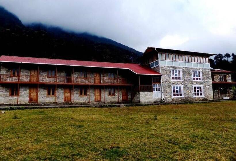 בית מלון כפרי Lukla Airport Resort, Lukla