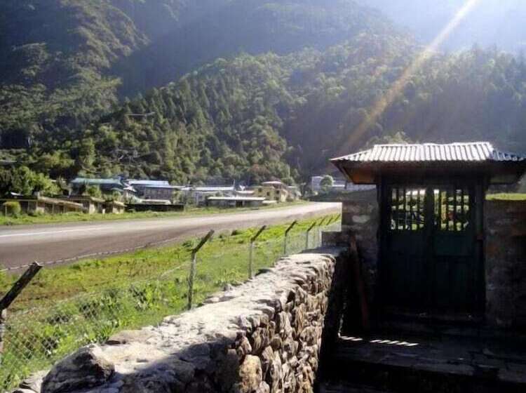 בית מלון כפרי Lukla Airport Resort, Lukla