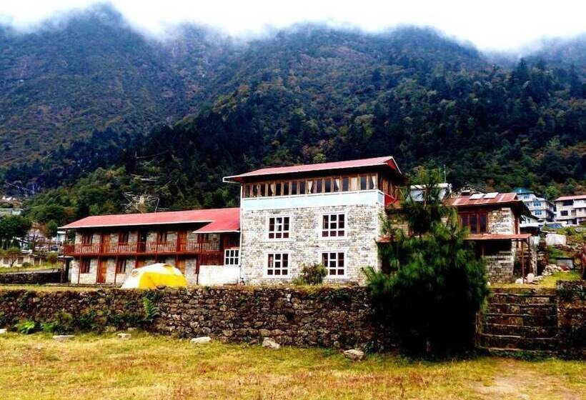 בית מלון כפרי Lukla Airport Resort, Lukla