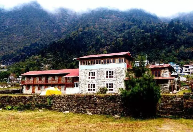 هتل Lukla Airport Resort, Lukla