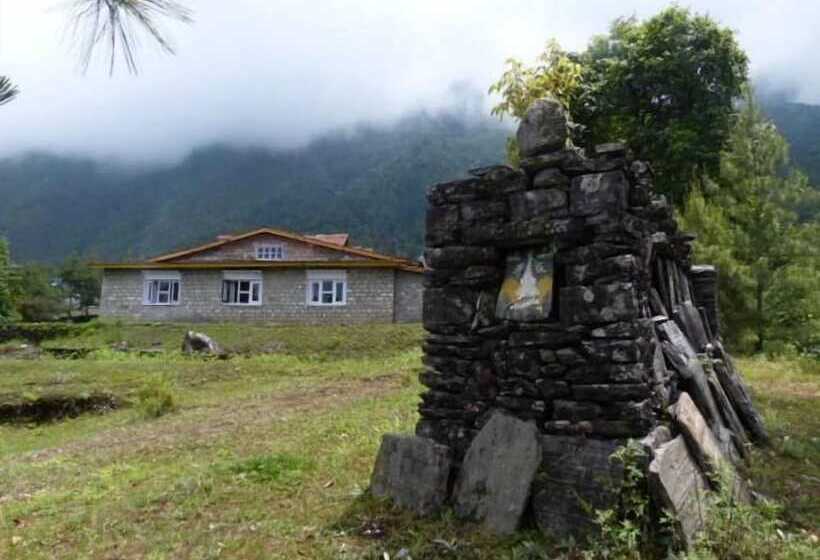 בית מלון כפרי Lukla Airport Resort, Lukla