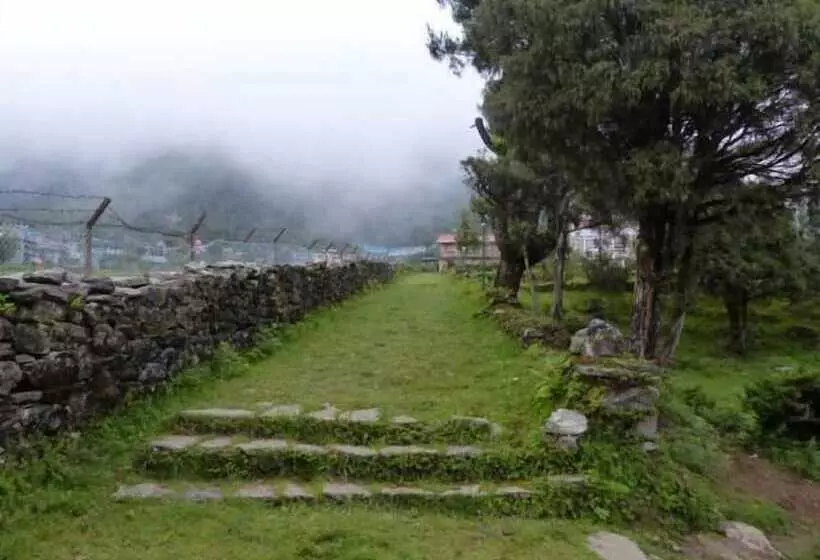 هتل Lukla Airport Resort, Lukla