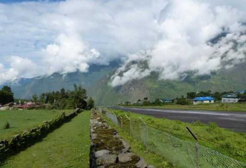 בית מלון כפרי Lukla Airport Resort, Lukla