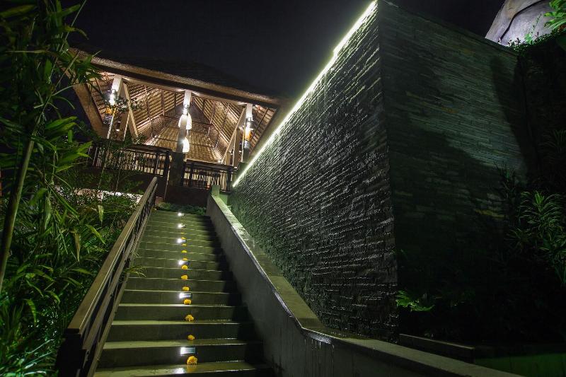 호텔 The Mudru Resort By Pramana Villas