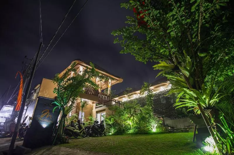 Hotelli The Mudru Resort By Pramana Villas