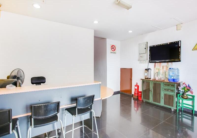 Melati Hotel Nilai By Oyo Rooms