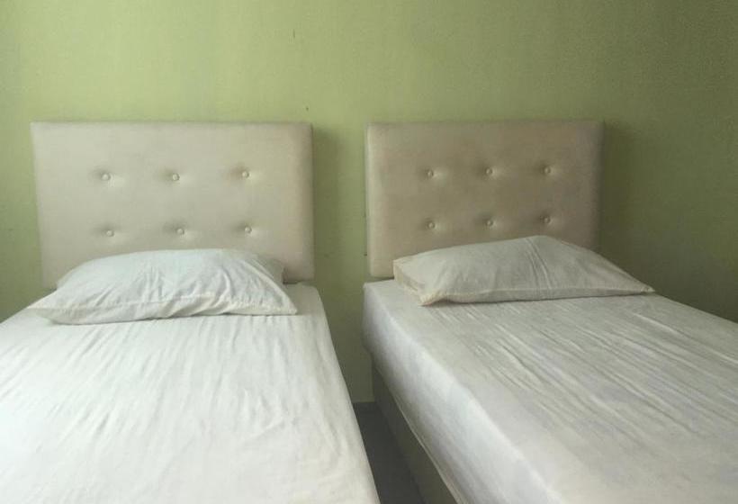 Naiim Hotel By Oyo Rooms