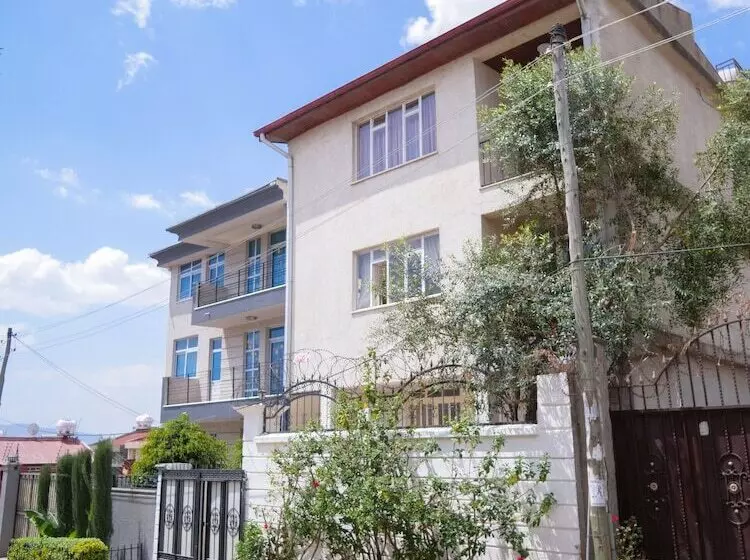 پانسیون Brusali Guest House