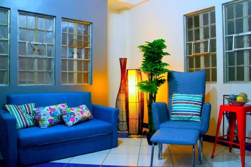 Hotelli Country Living Hostel Tagaytay Center