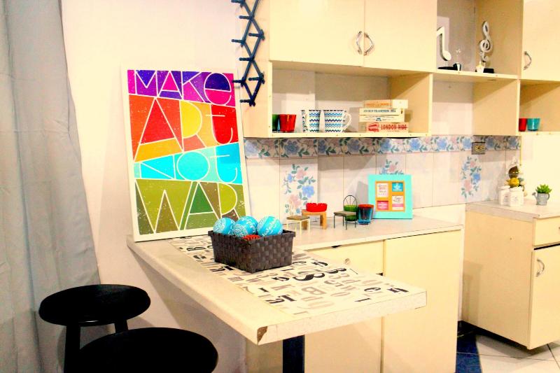 Отель Country Living Hostel Tagaytay Center