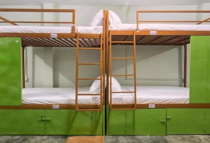 בית מלון כפרי Pu Rock Hostel