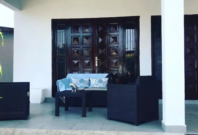 تختخواب و صبحانه La Villa M