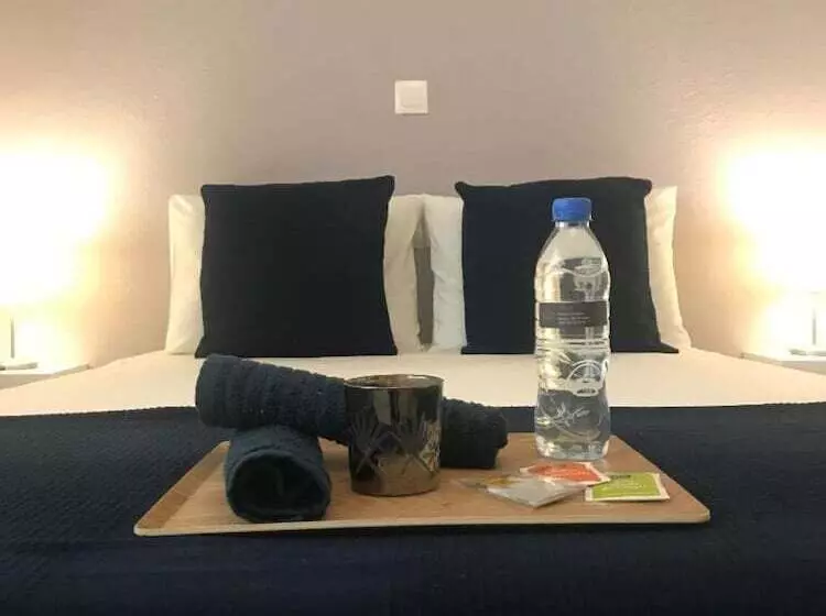 تختخواب و صبحانه La Villa M