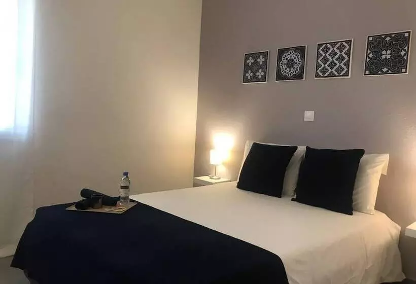 تختخواب و صبحانه La Villa M