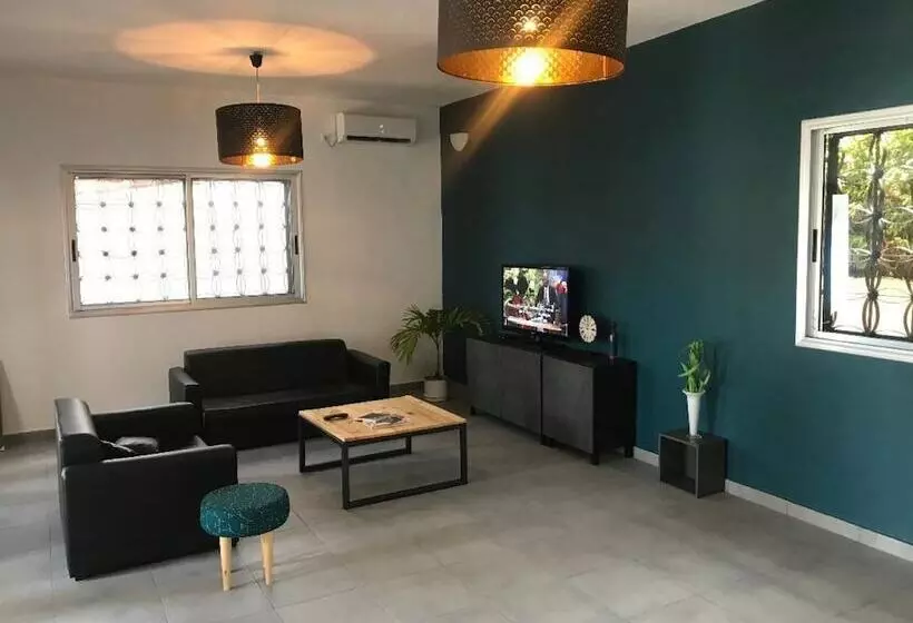 تختخواب و صبحانه La Villa M