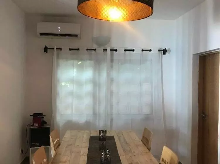تختخواب و صبحانه La Villa M