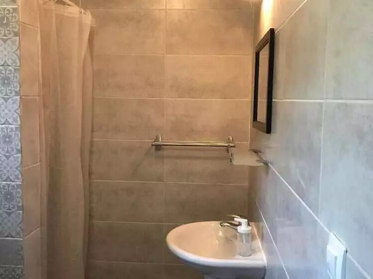 تختخواب و صبحانه La Villa M