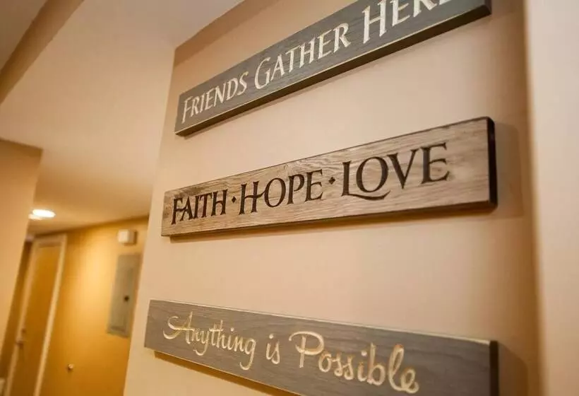 Lux Condo Near Boston   3 King Beds 2 Bath Parking