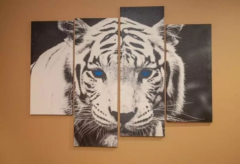 Lux Condo Near Boston   3 King Beds 2 Bath Parking