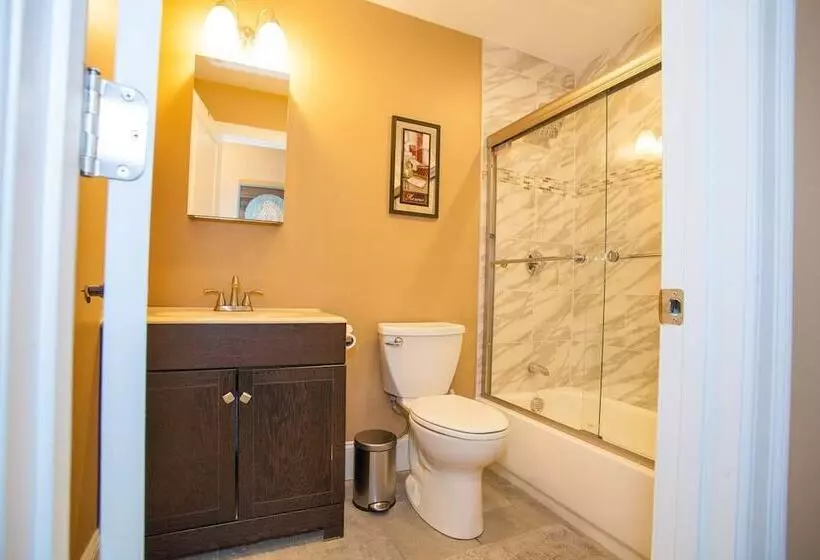 Lux Condo Near Boston   3 King Beds 2 Bath Parking