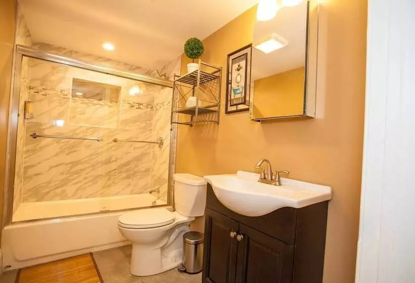 Lux Condo Near Boston   3 King Beds 2 Bath Parking