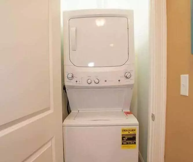 Lux Condo Near Boston   3 King Beds 2 Bath Parking