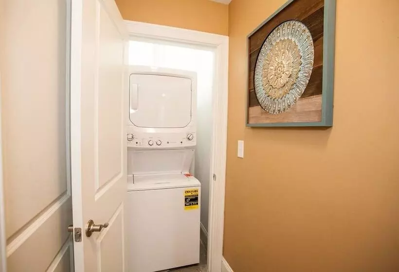 Lux Condo Near Boston   3 King Beds 2 Bath Parking