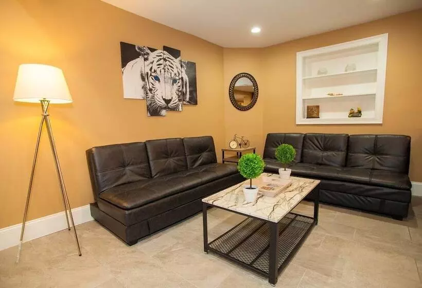 Lux Condo Near Boston   3 King Beds 2 Bath Parking