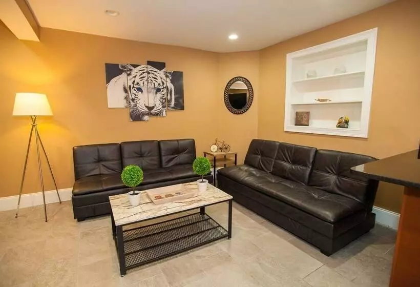 Lux Condo Near Boston   3 King Beds 2 Bath Parking