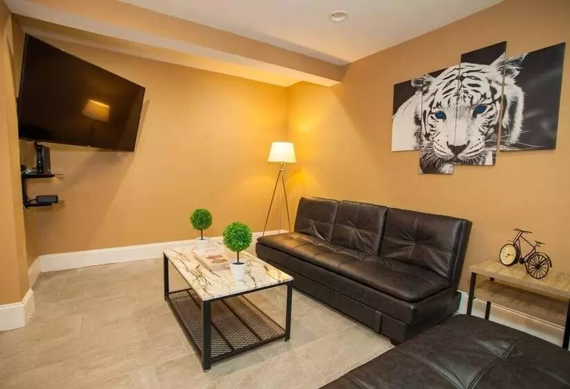 Lux Condo Near Boston   3 King Beds 2 Bath Parking