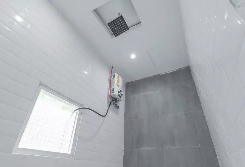 Majatalo Reddoorz Resort Syariah Near D Castello Ciater Subang