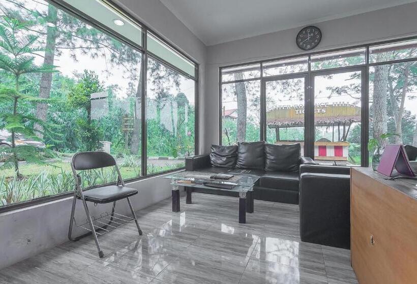 Pensió Reddoorz Resort Syariah Near D Castello Ciater Subang