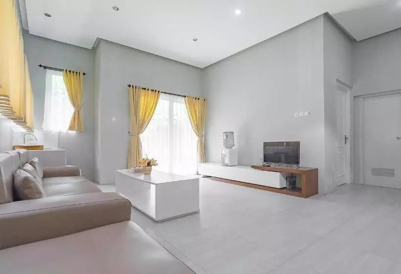 Majatalo Reddoorz Resort Syariah Near D Castello Ciater Subang