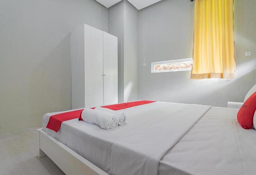 Pensió Reddoorz Resort Syariah Near D Castello Ciater Subang