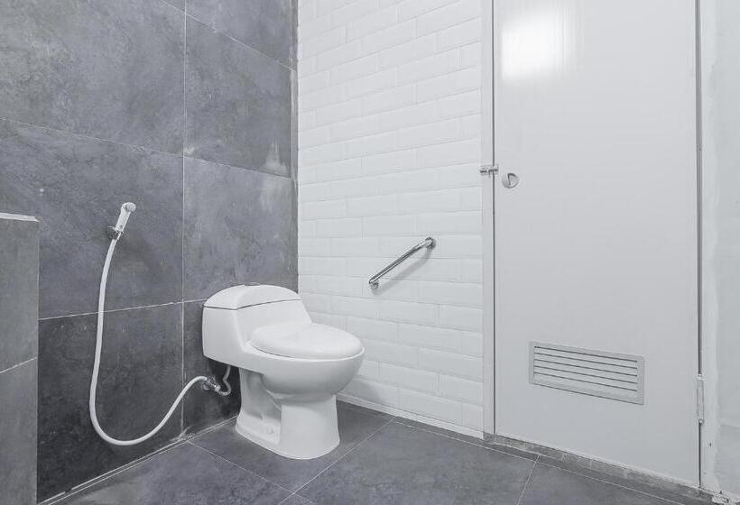 Pensió Reddoorz Resort Syariah Near D Castello Ciater Subang