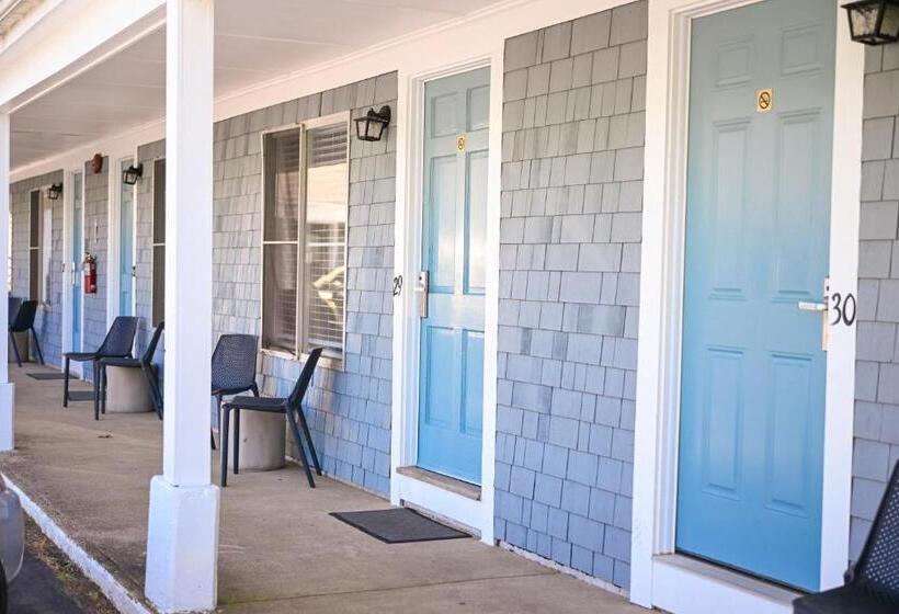 Endless Dunes, A Modern Motel