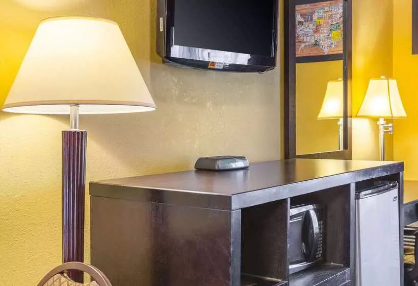 Отель Econo Lodge